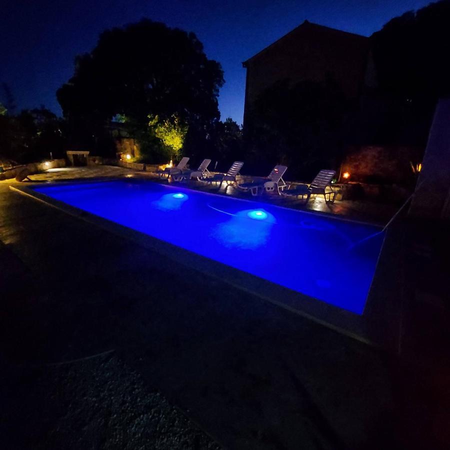 Eti And Mia Holiday Apartments Muntic Экстерьер фото