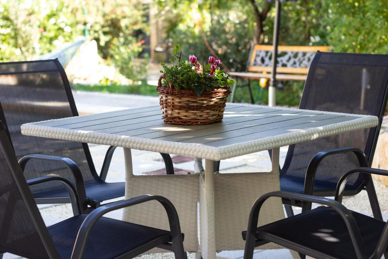 Eti And Mia Holiday Apartments Muntic Экстерьер фото