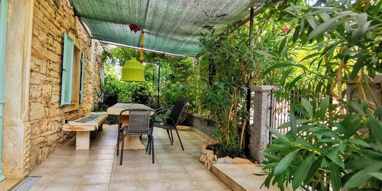 Eti And Mia Holiday Apartments Muntic Экстерьер фото